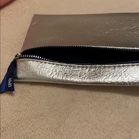 Ipsy Silver Makeup Bag - Brand New - Picture 4 of 4